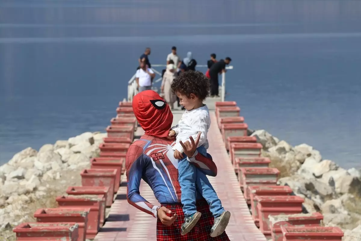Örümcek Adam Türkiye’yi Geziyor