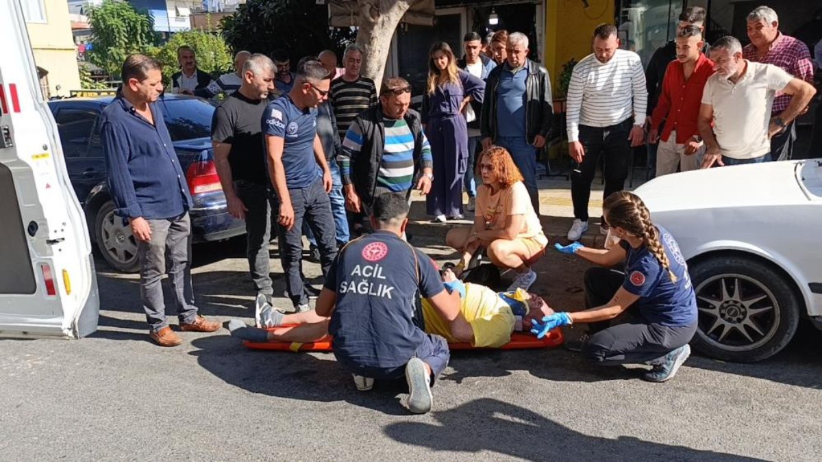 Antalya’da yaya geçidinden geçen Alman turistlere otomobil çarptı