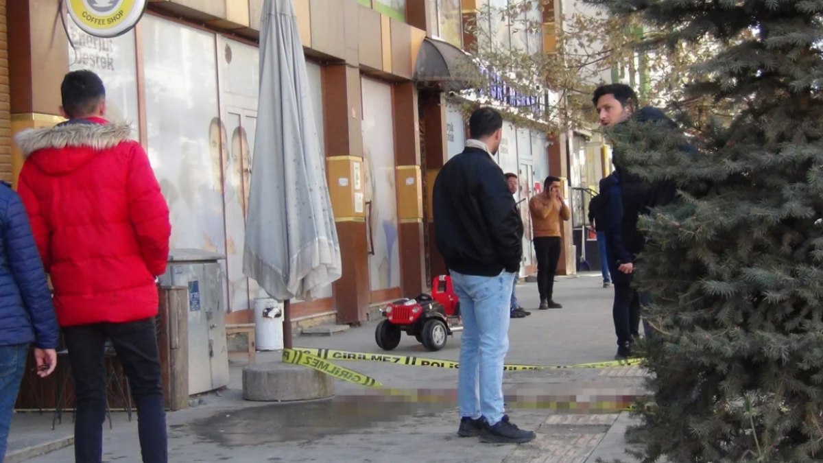 Kars’ta 6 yaşındaki çocuk maganda kurşunuyla vuruldu